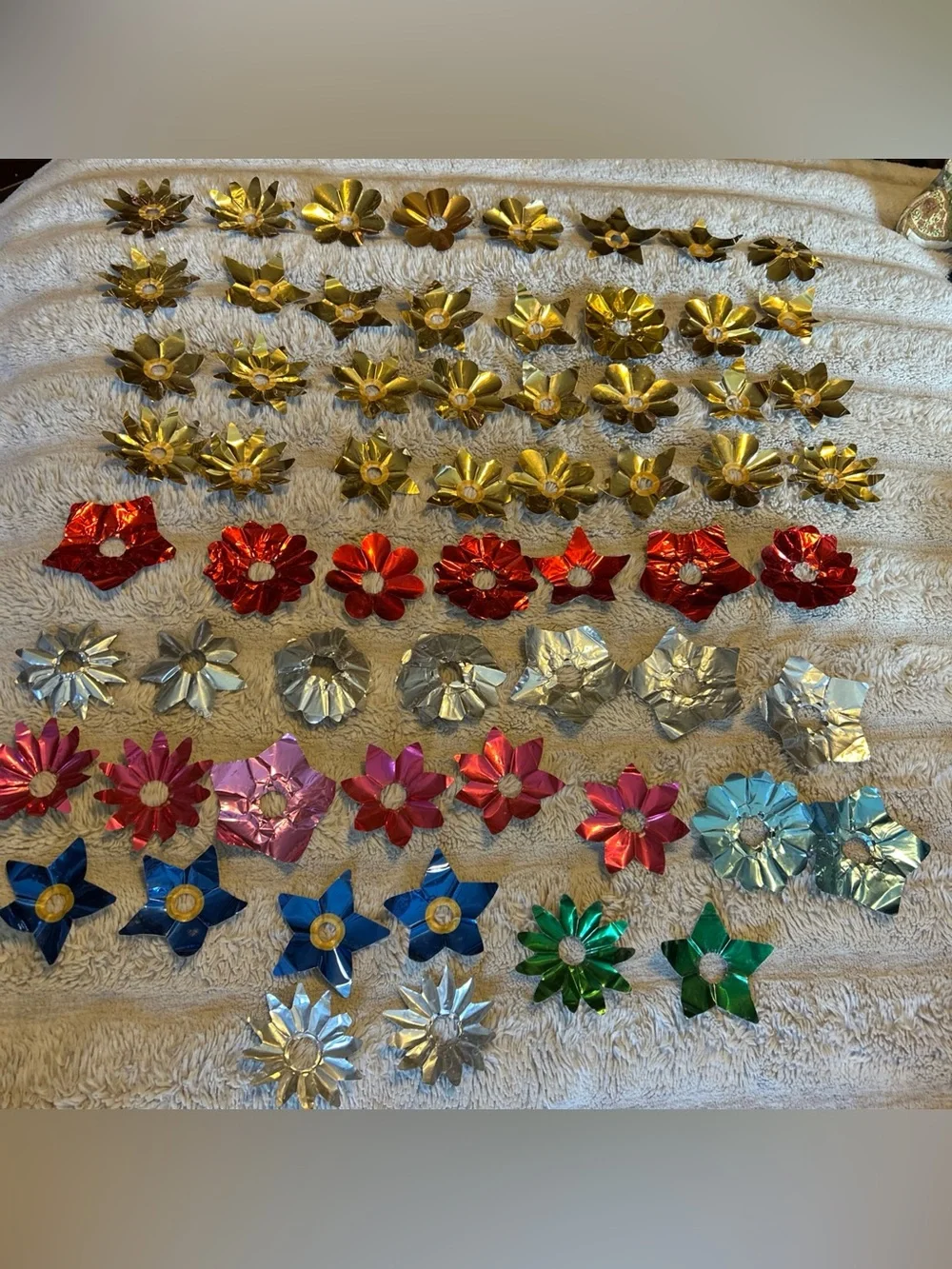58 VINTAGE CHRISTMAS ALUMINUM FLOWER STAR LIGHT BULB REFLECTORS GOLD SILVER MORE